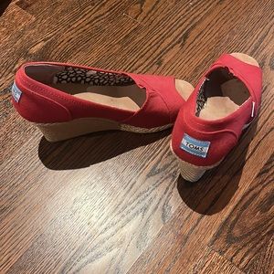 Tom’s Platform Wedge Peep-Toe Red shoes